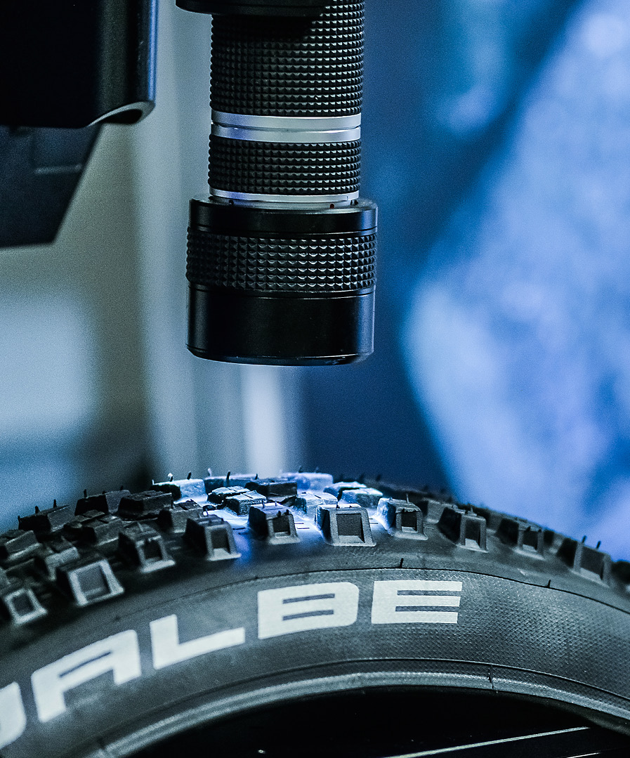 Schwalbe Marathon HS420 Performance Line Wired Tyre 28x1.50 700x38C With Tubes 